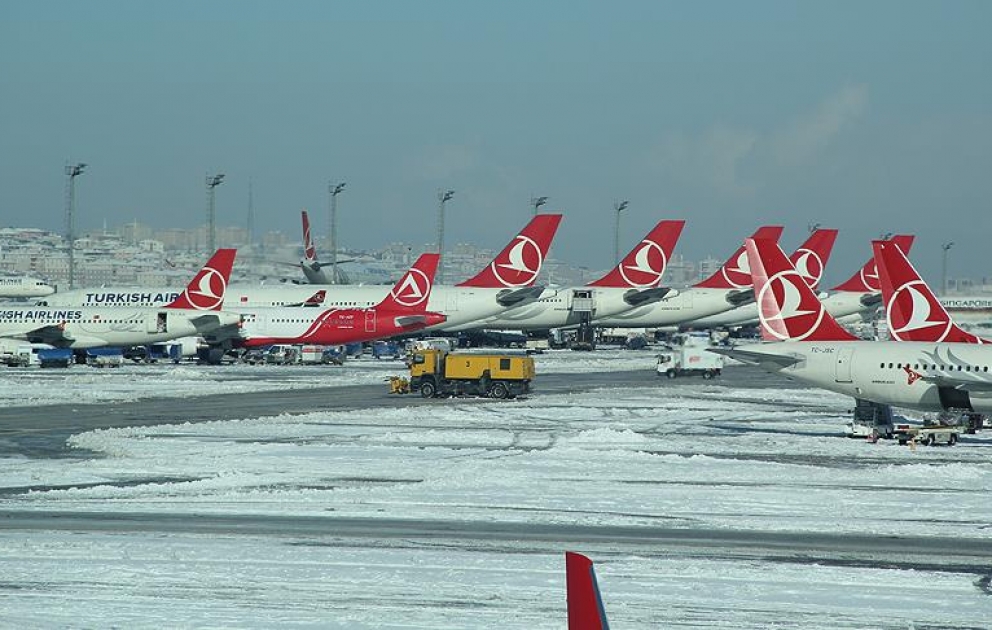 Hava şəraiti ilə əlaqədar İstanbuldan Bakı və Gəncəyə olan aviareyslər təxirə salınıb VİDEO