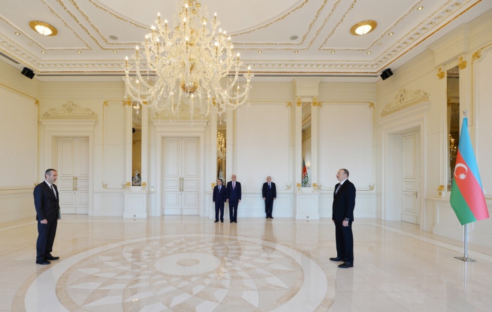 Le président Ilham Aliyev a reçu les lettres de créance du nouvel ambassadeur slovène VIDEO