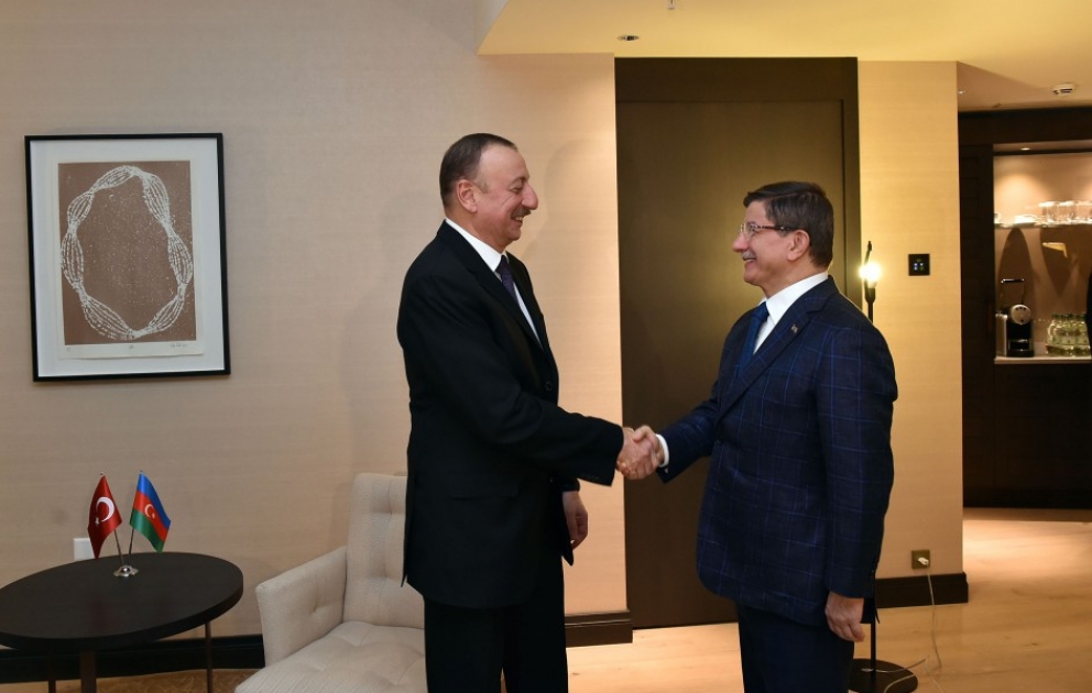Davos: Le président Ilham Aliyev s'est entretenu avec le Premier ministre turc VIDEO