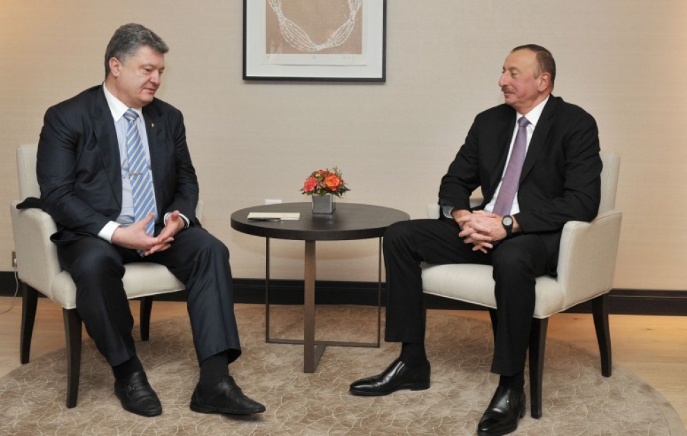 President Ilham Aliyev met with Ukrainian President Petro Poroshenko VIDEO
