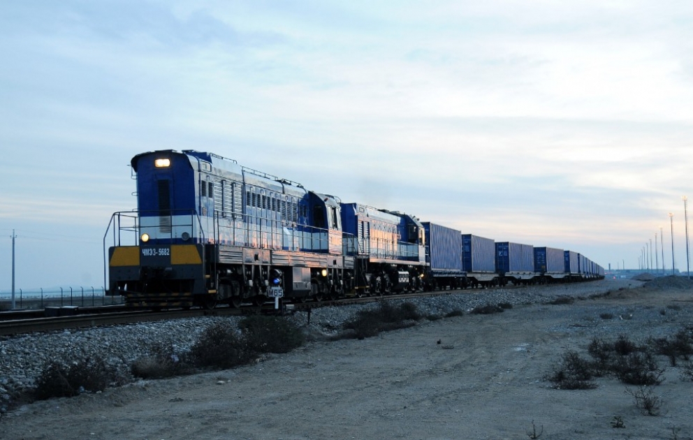 Le train porte-conteneurs Ukraine-Géorgie-Azerbaïdjan-Kazakhstan-Chine arrive au port de Bakou VIDEO