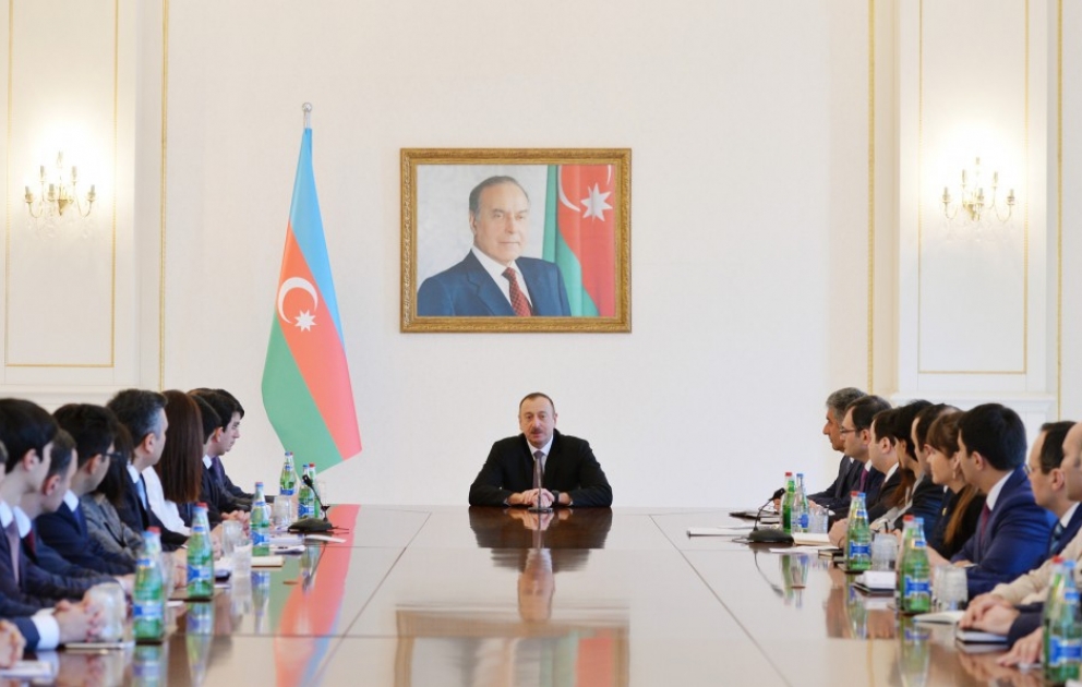 Президент Азербайджана Ильхам Алиев встретился с группой молодежи страны [ОБНОВЛЕНО] ВИДЕО