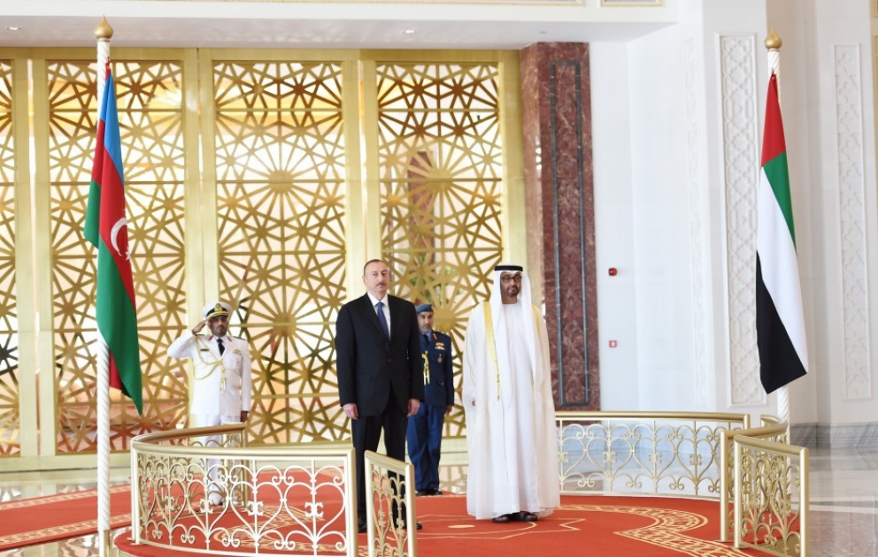 Le président azerbaïdjanais Ilham Aliyev arrive aux Emirats arabes unisCérémonie d’accueil officiel VIDEO