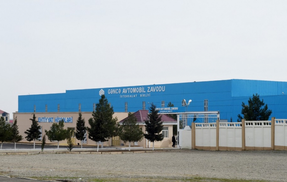 Le président Ilham Aliyev à l’Usine d’assemblage automobile de Gandja VIDEO