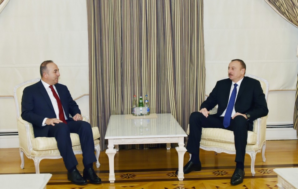 Aserbaidschans Präsident Ilham Aliyev empfing türkischen Außenminister VIDEO