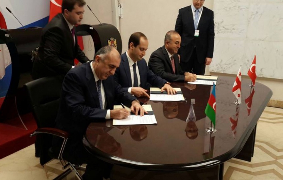 Azerbaijani, Turkish, Georgian FMs sign Tbilisi Statement VIDEO