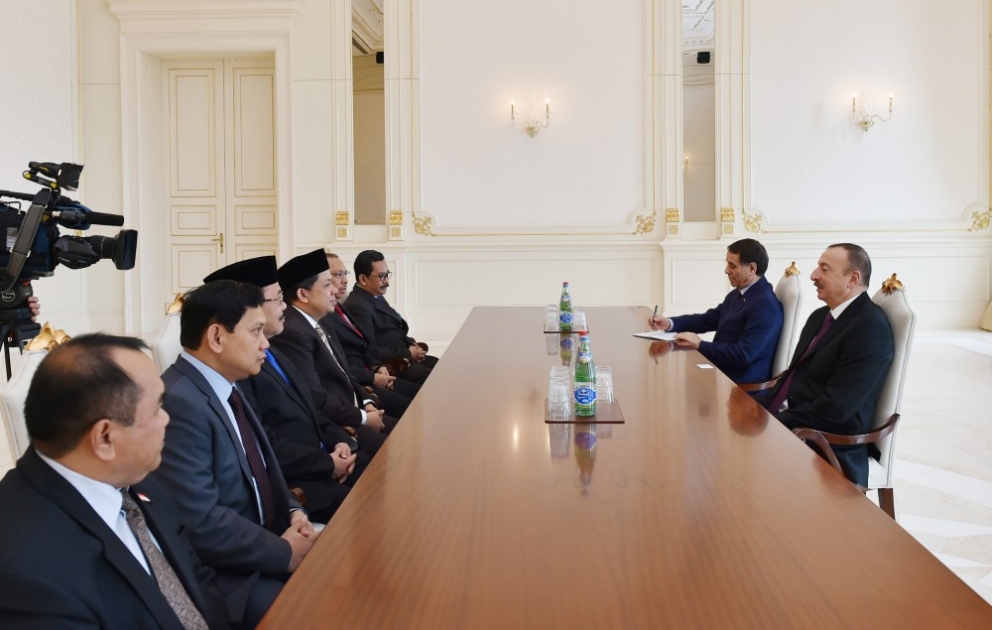 Aserbaidschans Präsident Ilham Aliyev empfängt Mitglieder von Repräsentantenhaus indonesischen Parlaments VIDEO
