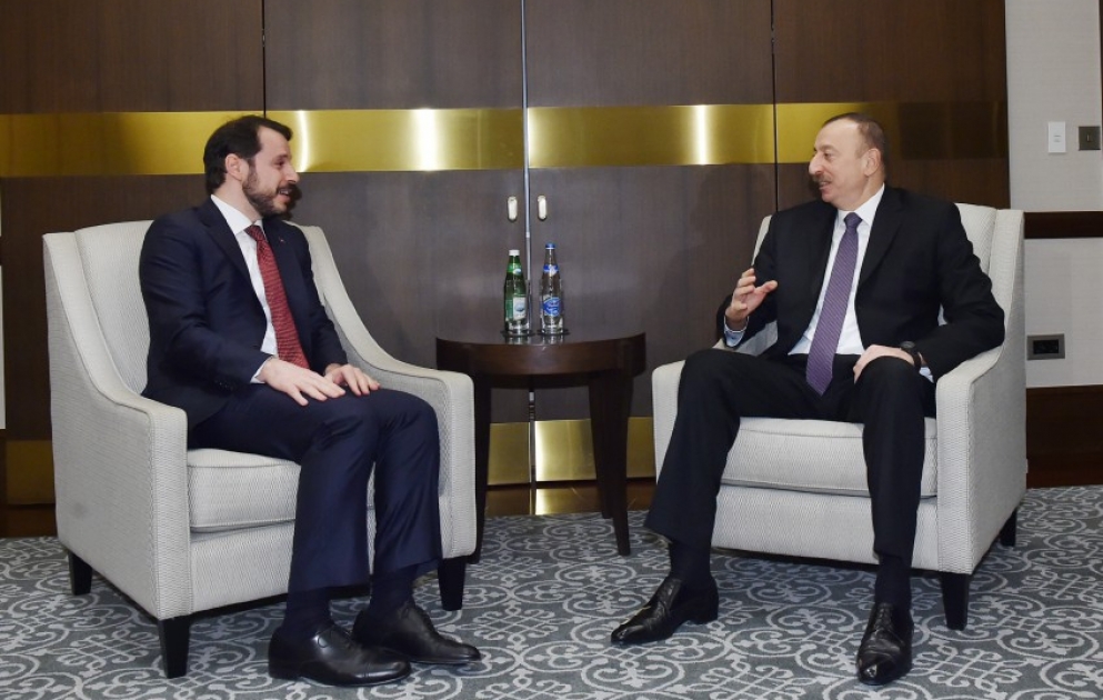 Aserbaidschans Präsident Ilham Aliyev empfängt türkischen Minister für Energie und natürliche Ressourcen VIDEO