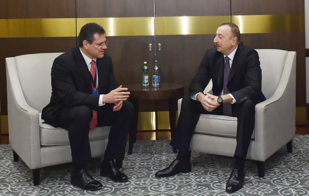 Rencontre du président Ilham Aliyev avec le vice-président de la Commission européenne pour l’Union de l’énergie VIDEO