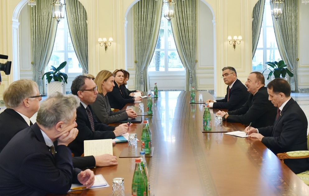 Treffen von Aserbaidschans Präsident Ilham Aliyev mit Hoher Vertreterin der Europäischen Union im erweiterten Format VIDEO