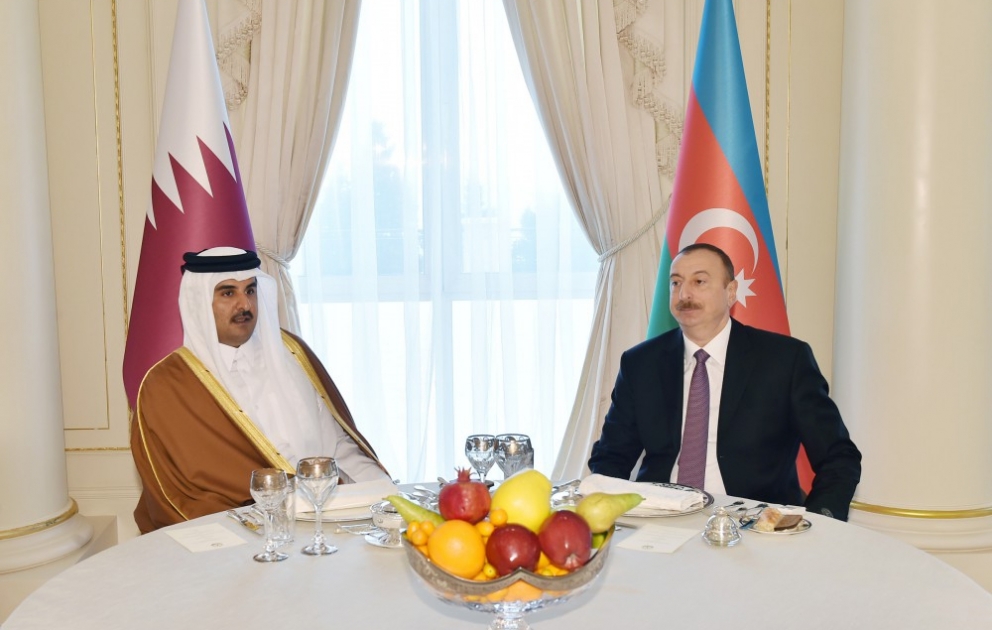 Réception officielle offerte en l’honneur de l’émir du Qatar VIDEO