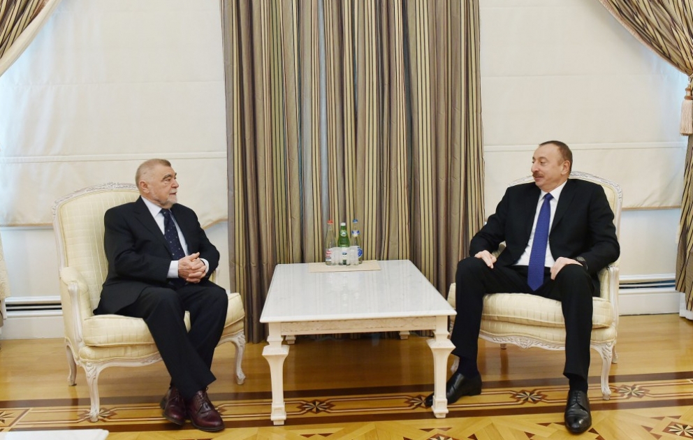 Rencontre du président de la République avec l’ancien président croate Stjepan Mesic VIDEO