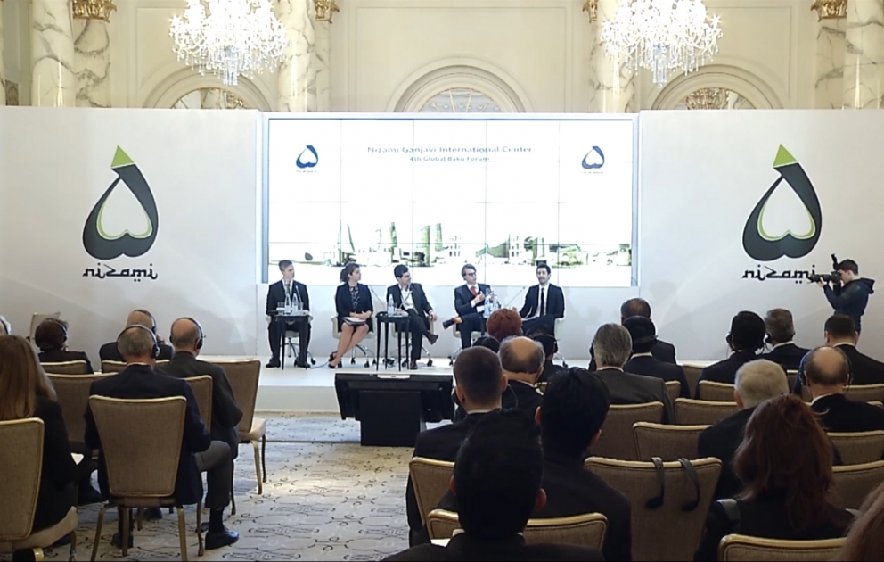 Forumun panel iclasında gənc liderlər dünyanı narahat edən məsələlər barədə fikir mübadiləsi aparıblar VİDEO