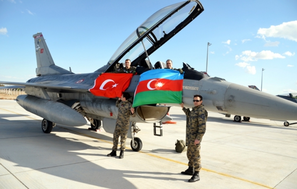 Des vols de renseignement effectués aux exercices «Faucon TURAZ – 2016» VIDEO