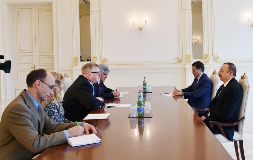 Aserbaidschans Präsident Ilham Aliyev empfängt eine EU-Delegation VIDEO