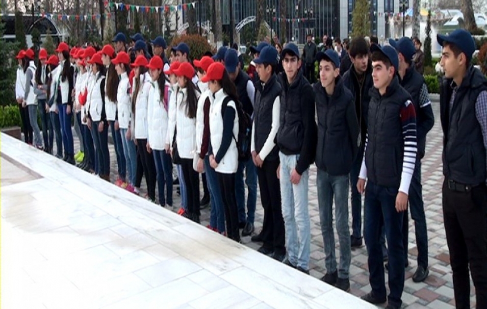 Tur-aksiya iştirakçıları arasında Göyçay məktəbliləri də var VİDEO