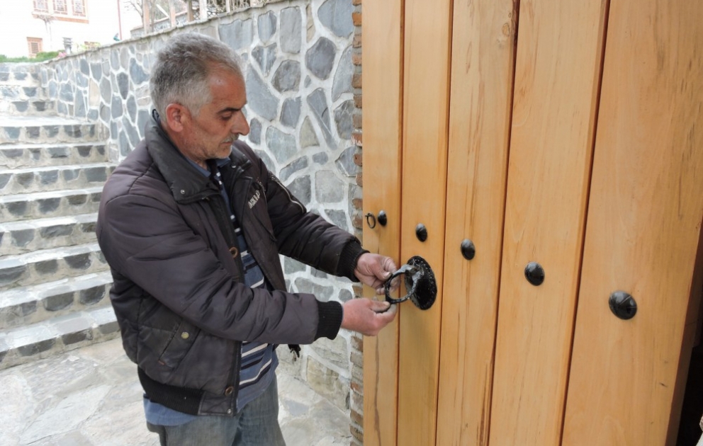 Şəkili usta: Bədii metal sənəti çox zəhmət tələb etdiyinə görə gənclər bu sahəyə maraq göstərmir VİDEO