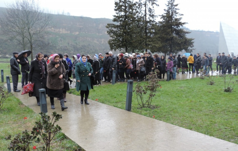 Quba Soyqırımı Memorial Kompleksini və ərazidəki kütləvi məzarlığı minlərlə insan ziyarət edir VİDEO