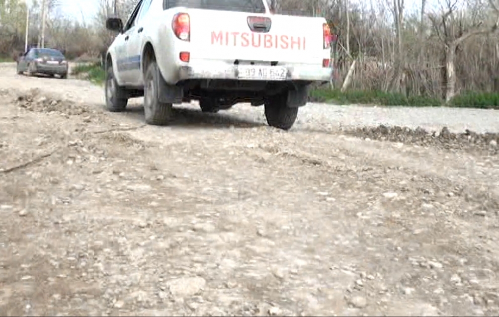 AZERTAC, AP reporters escape Armenian shell attack on the line of contact VIDEO