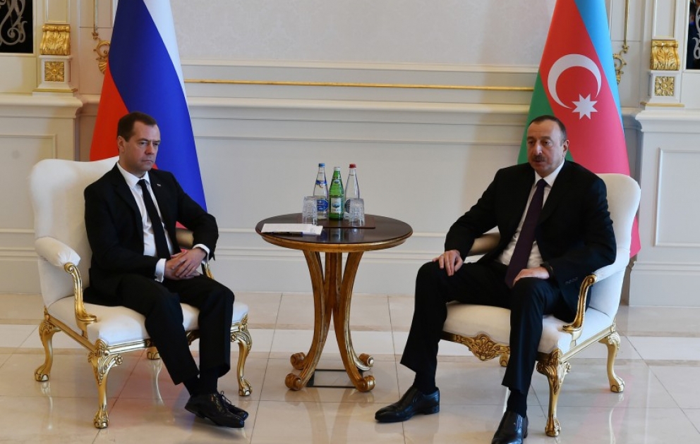 Azərbaycan Prezidenti İlham Əliyevin Rusiya Hökumətinin Sədri Dmitri Medvedev ilə təkbətək görüşü VİDEO