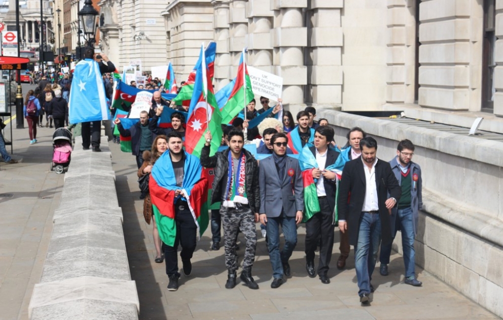 Cəbhə xəttində erməni silahlı qüvvələrinin təxribatlarına qarşı Londonda aksiya keçirilib VİDEO