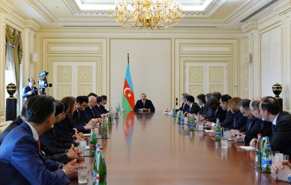 Le président Ilham Aliyev s’est entretenu avec les membres de la Chambre de commerce azerbaïdjano-américaine VIDEO