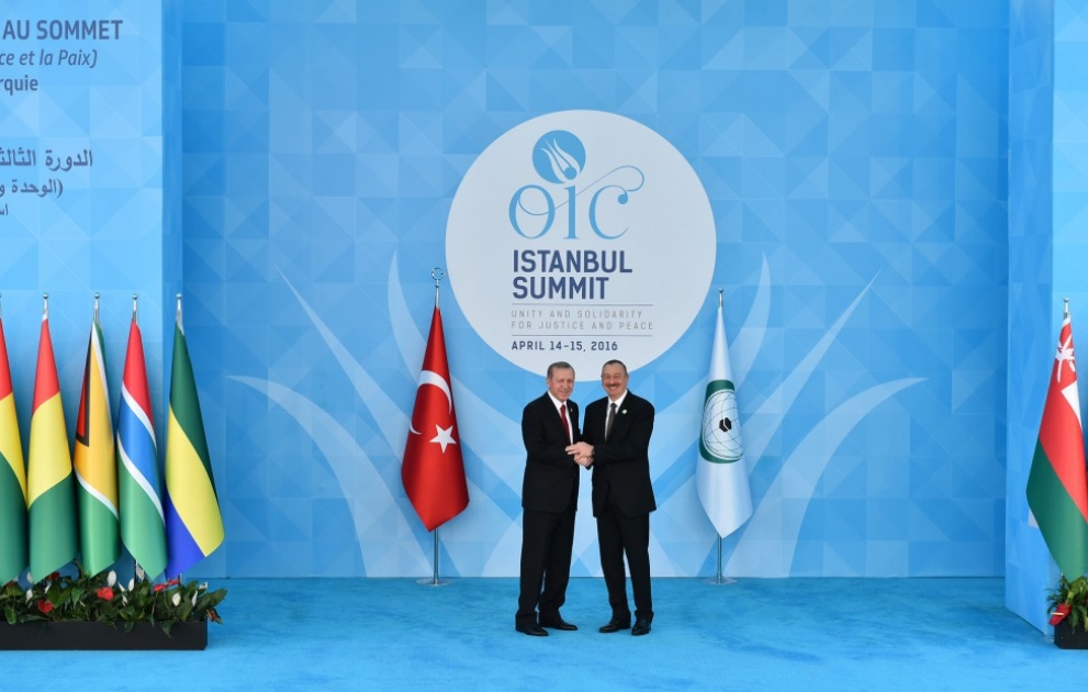 Aserbaidschans Präsident Ilham Aliyev nimmt am OIC-Gipfel in Istanbul teil VIDEO