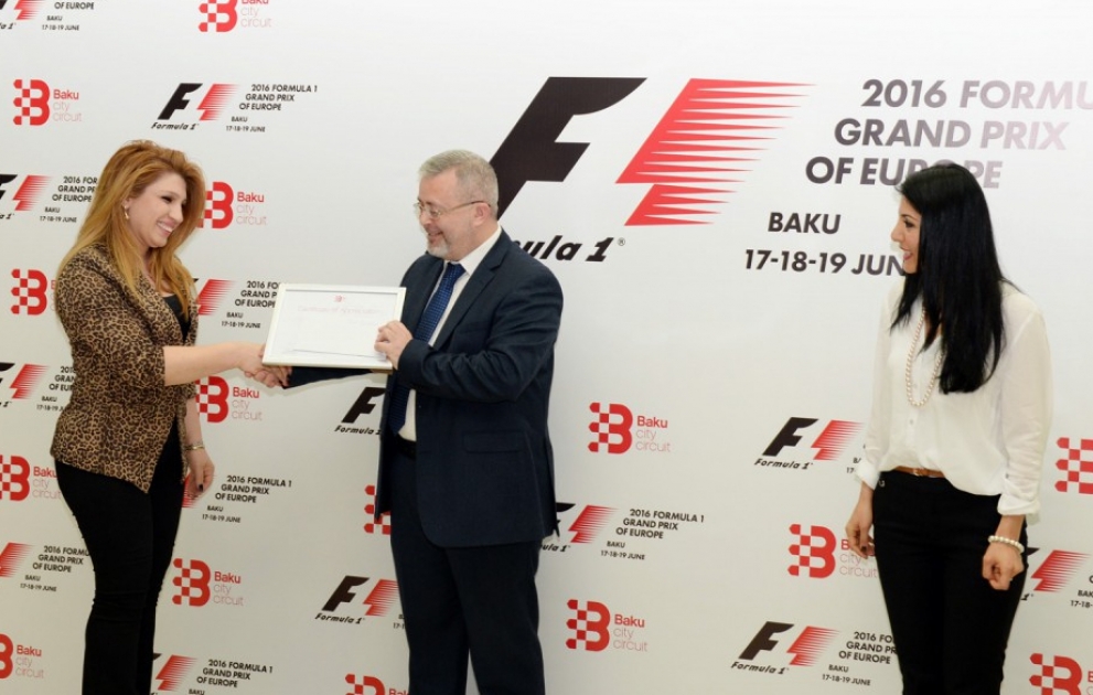 “Formula-1” Avropa Qran-prisi ilə bağlı yazı müsabiqəsinin qalibləri mükafatlandırılıb ViDEO