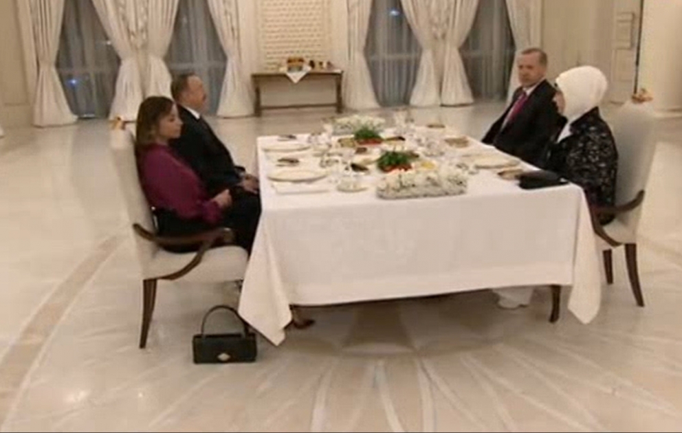 Birgə şam yeməyi VİDEO