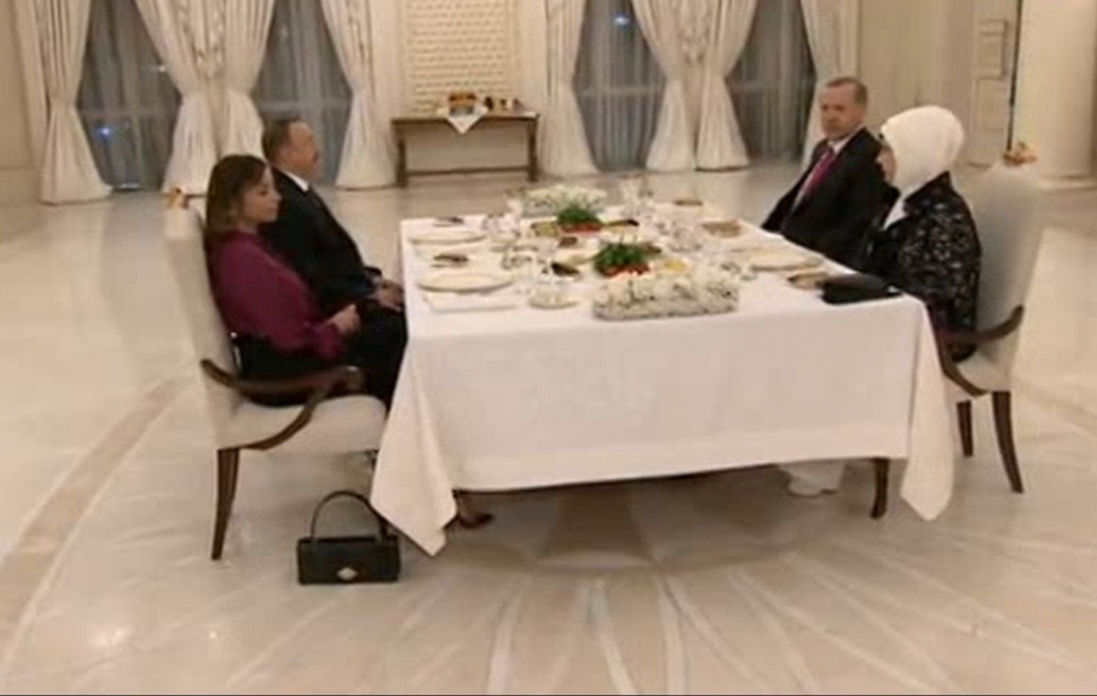 Les présidents azerbaïdjanais et turc dînent ensemble à Bakou VIDEO