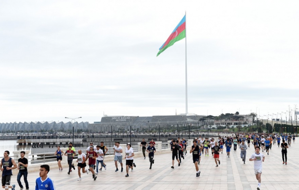 Namiq Əsədov “Bakı Marafonu 2016”nın qalibi olub [YENİLƏNİB] VİDEO