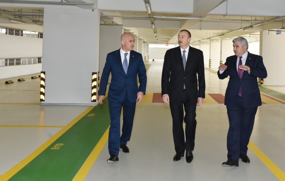 В бакинском поселке 8-й километр сдана в эксплуатацию многоэтажная автостоянка ВИДЕО