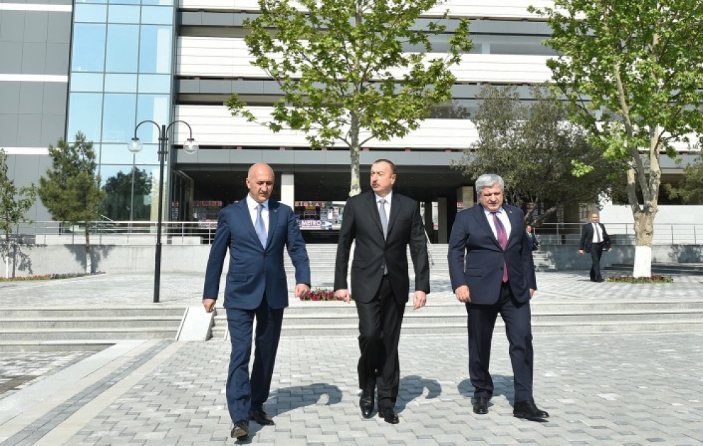 Le président Ilham Aliyev visite le jardin Heydar au 8e Kilomètre VIDEO