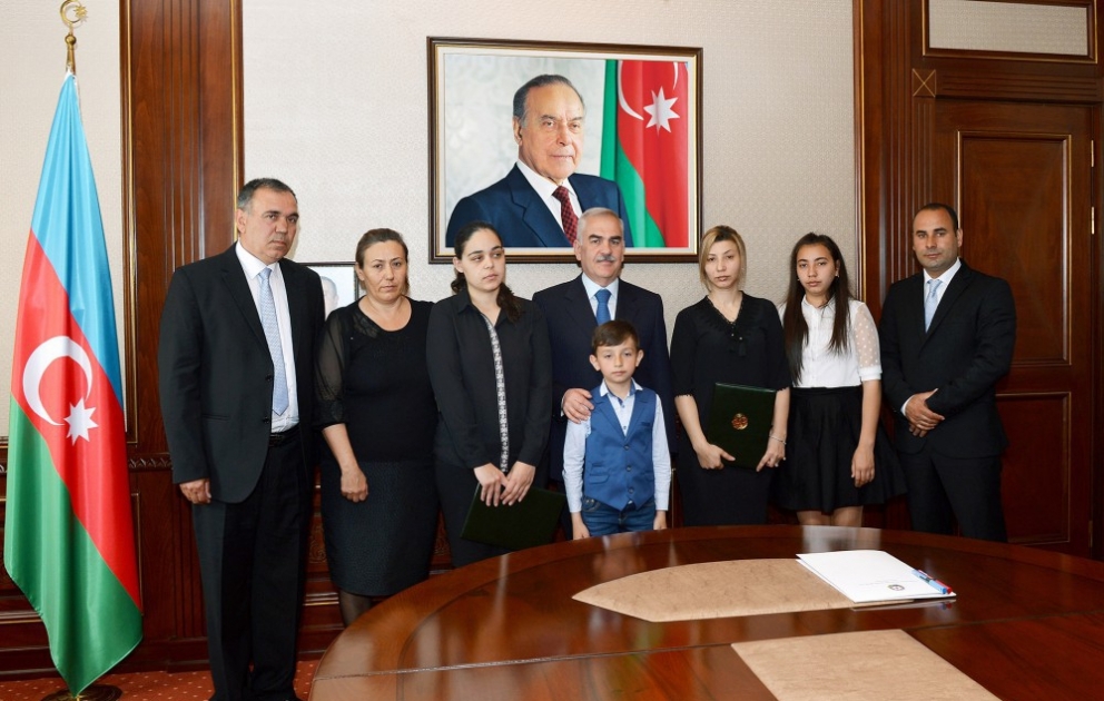Naxçıvanda şəhid ailələrinə mənzillər təqdim olunub VİDEO