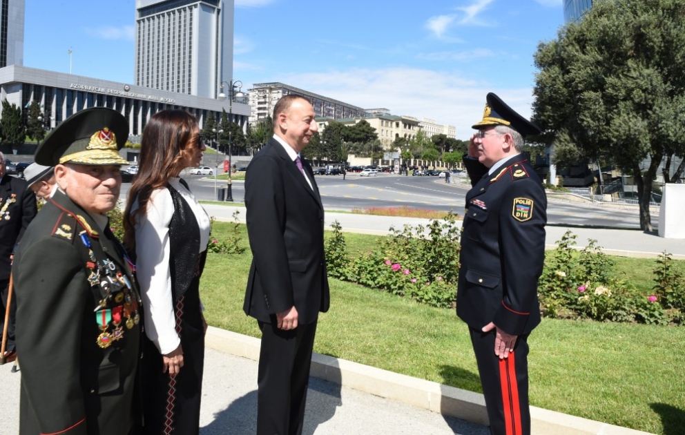 Präsident Ilham Aliyev nimmt in Baku an feierlicher Veranstaltung zum 9. Mai-Tag des Sieges teil VIDEO