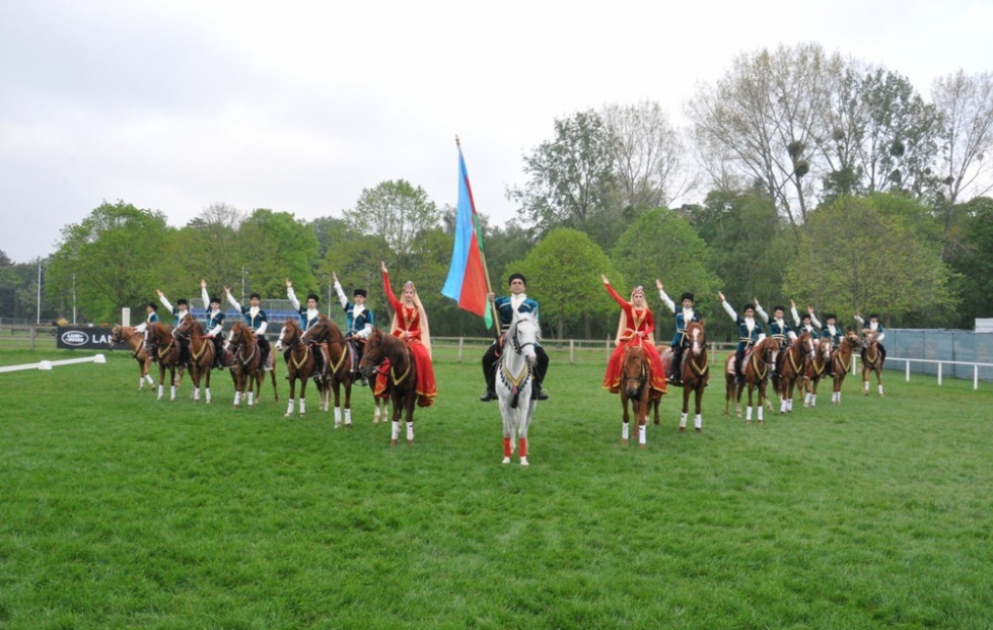 Spektakuläre Show von Karabachpferden in London VIDEO