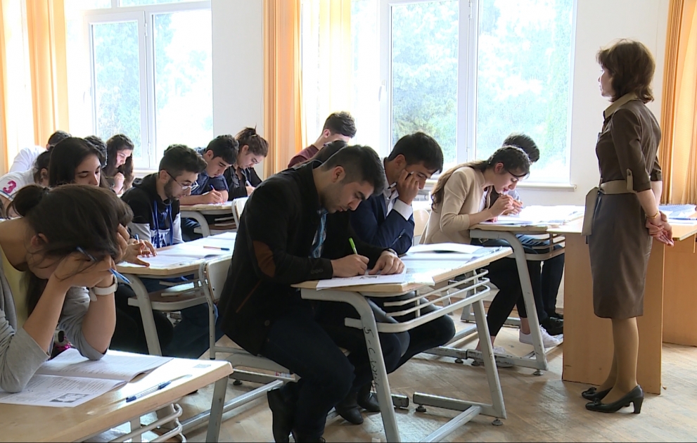 İkinci və üçüncü ixtisas qruplarının abituriyentləri üçün qəbul imtahanı keçirilibVİDEO