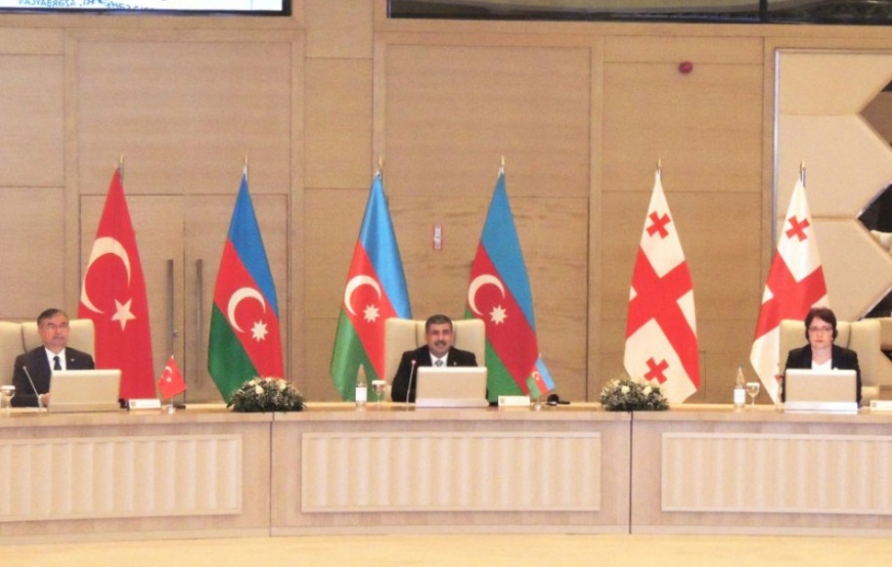 Pressekonferenz der Verteidigungsminister von Aserbaidschan, Georgien und der Türkei in Gabala VIDEO