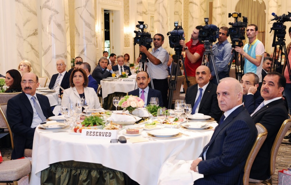 Präsentation einer Sonderausgabe von Magazin “The Business Year” gewidmet Aserbaidschan in Baku VIDEO
