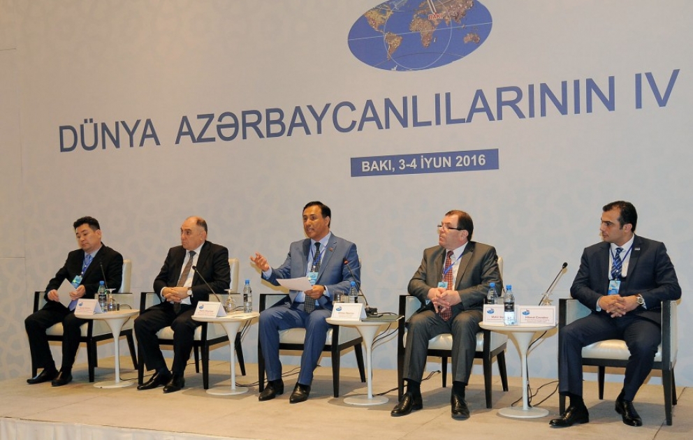 Qurultay çərçivəsində “Müasir dövrdə informasiya müharibəsi – müdafiədən hücuma” mövzusunda müzakirələr aparılıb VİDEO