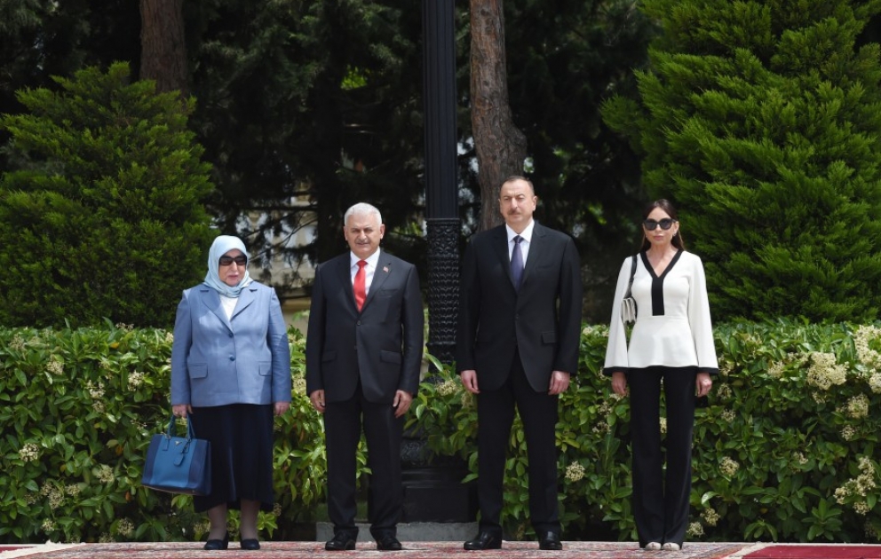 Offizieller Empfang türkischen Premierministers Binali Yildirim in Baku VIDEO