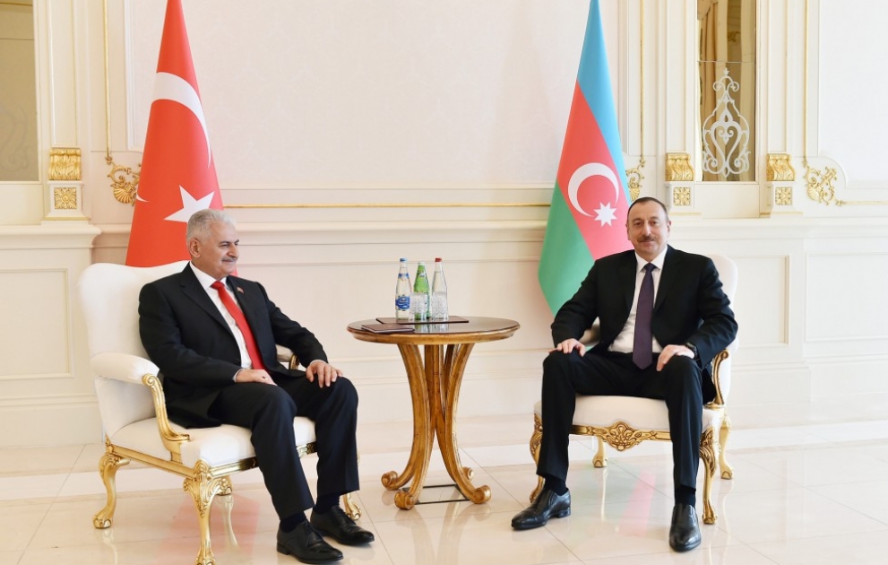 Prezident İlham Əliyevin Türkiyənin Baş naziri Binəli Yıldırım ilə təkbətək görüşü olub VİDEO