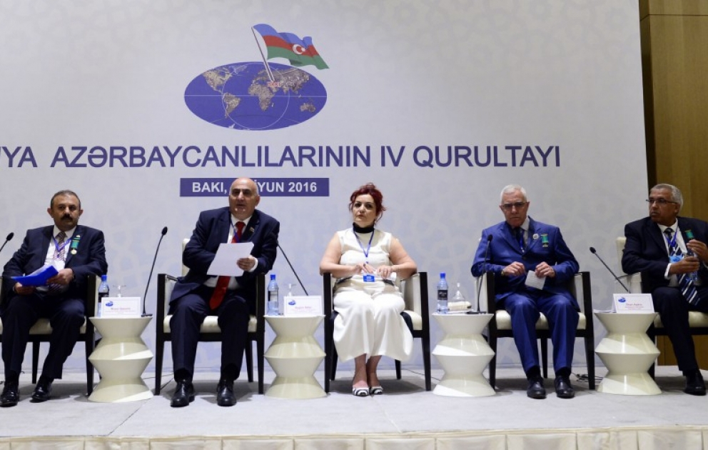Dünya Azərbaycanlılarının IV Qurultayında “Cəmiyyətə inteqrasiya və siyasi həyatda iştirak” mövzusu müzakirə olunub [YENİLƏNİB] VİDEO