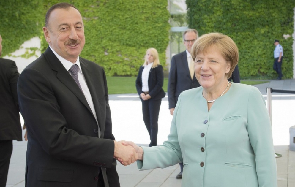 Präsident Ilham Aliyev trifft sich mit Bundeskanzlerin Angela Merkel VIDEO