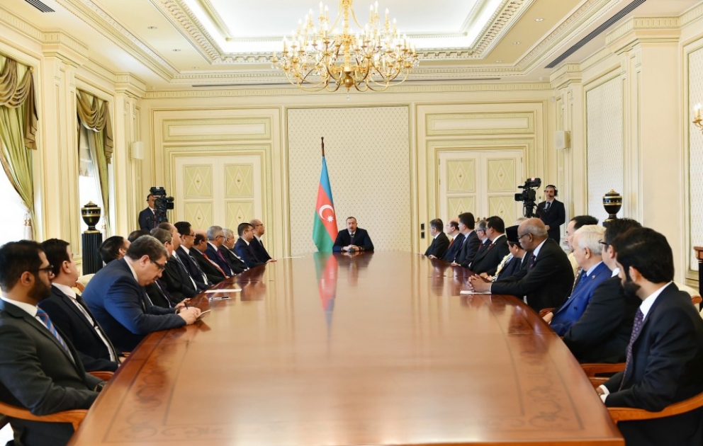Präsident Ilham Aliyev empfängt Leiter diplomatischer Vertretungen VIDEO