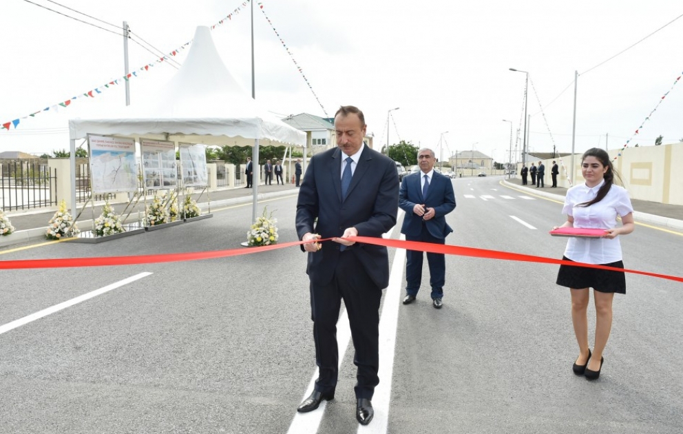 Präsident Ilham Aliyev nimmt an Eröffnung von neu rekonstruierten Straßen in Nardaran teil VIDEO