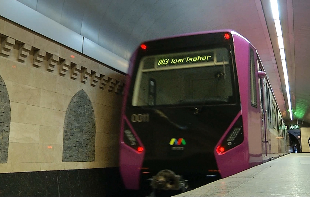 Bakı metrosunda qatarlar yay qrafikinə keçib VİDEO