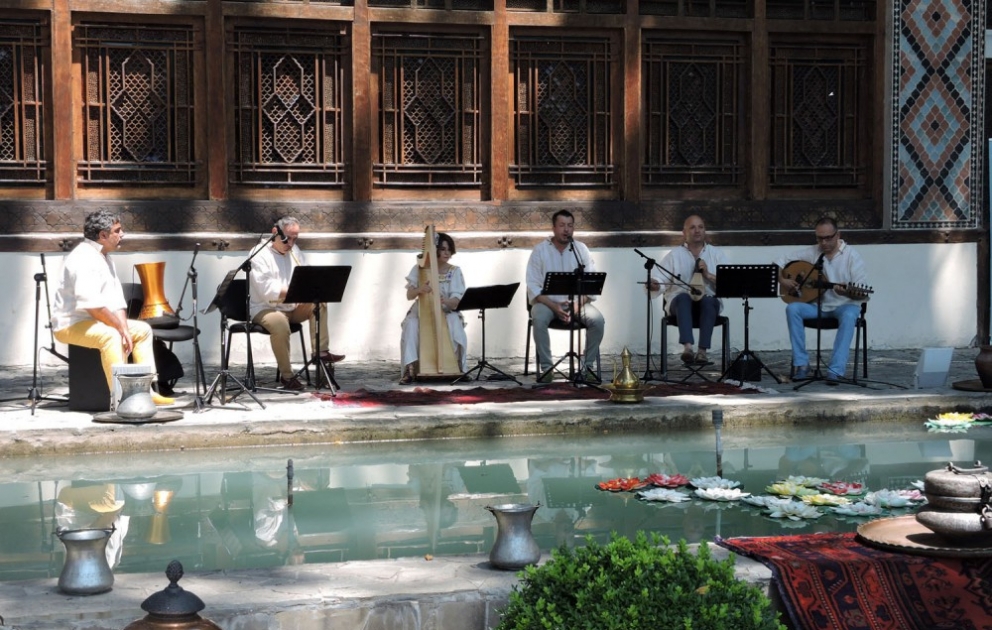 Türkiyənin “Şimdi” ansamblı Şəki “İpək yolu” VII Beynəlxalq musiqi festivalının səhnəsində VİDEO