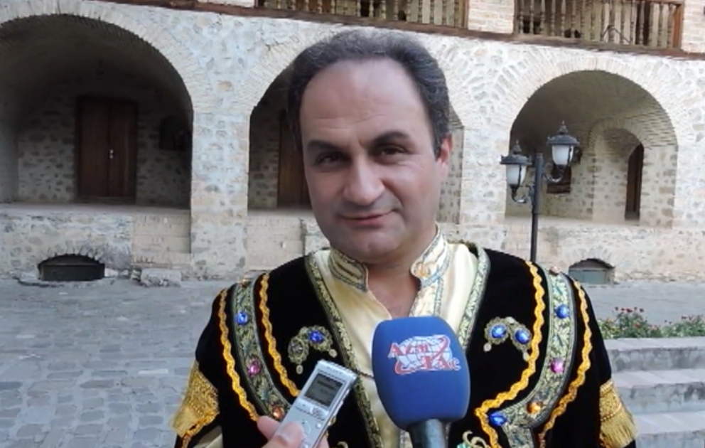 “Təbriz” ansamblının rəhbəri: “İpək yolu” festivalına Təbriz mahnılarından çələng hörüb gətirdik VİDEO