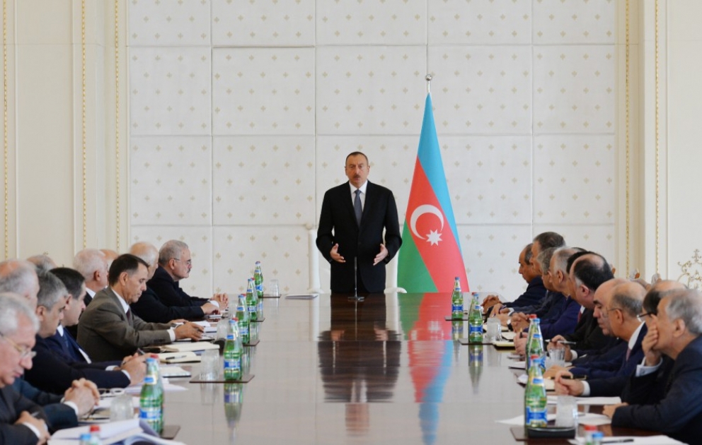Unter dem Vorsitz des Präsidenten von Aserbaidschan Ilham Aliyev hat eine Sitzung vom Kabinett der Minister gewidmet den Ergebnissen der sozioökonomischen Entwicklung der ersten Hälfte des Jahres 2016 stattgefunden VIDEO